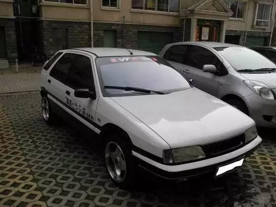 ae 86 这台雪铁龙富康复刻的ae86确实不够味道,但是也有一丝86的影子