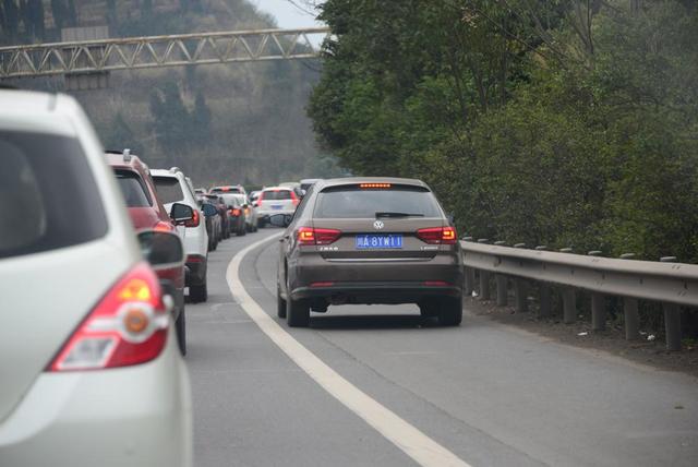 只有这两种情况,可以占用应急车道,并且不会被扣分选车顾问-易起说-易车网