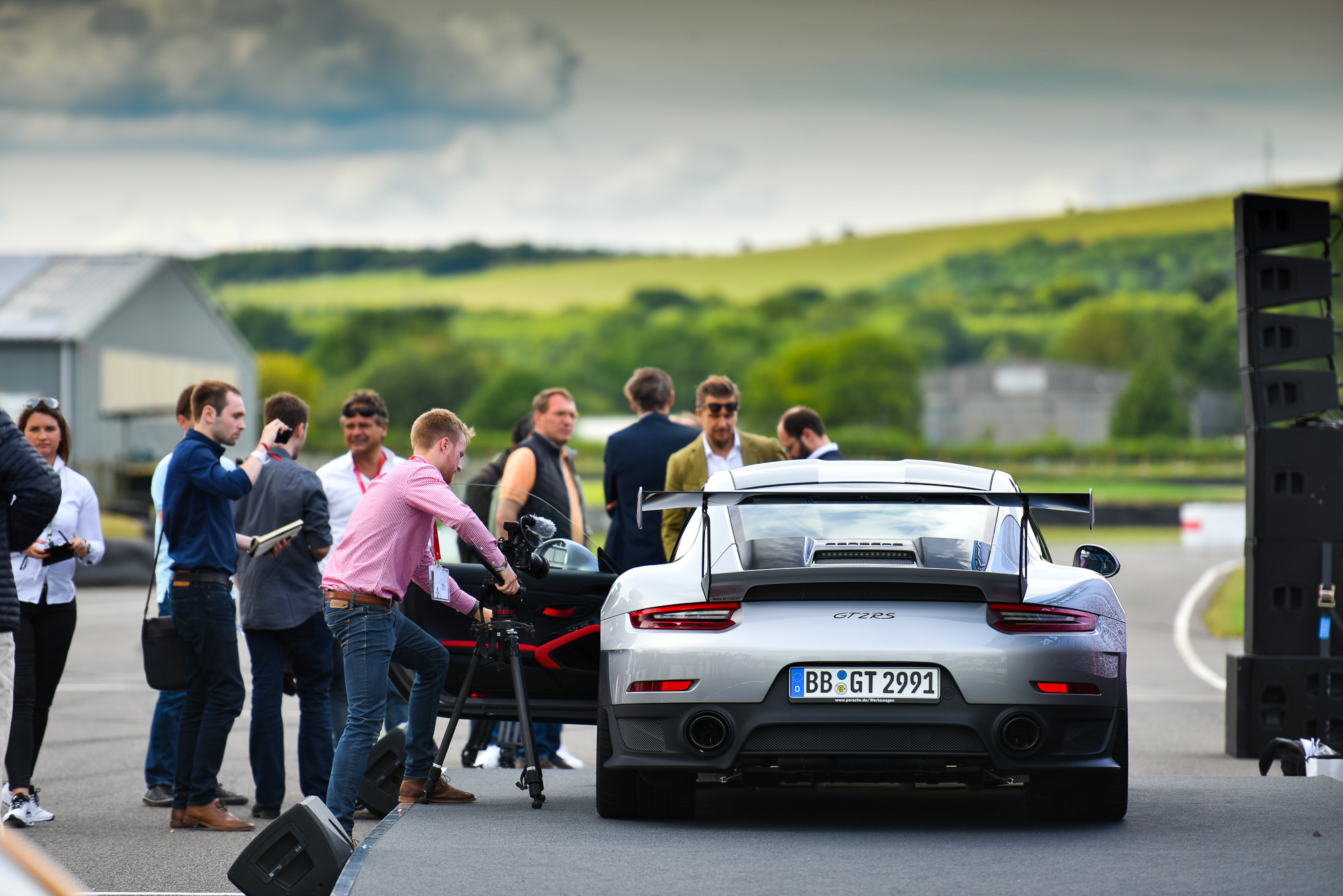 实拍!700马力牛β+保时捷911全球首发_宋文婷_易车号-易车网