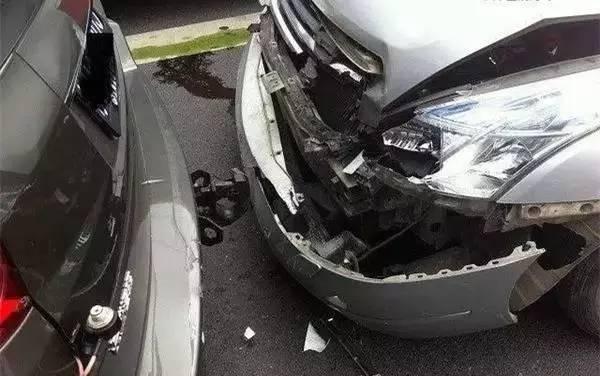 装着流氓钩也别牛气,被追尾了,一样要负责_选