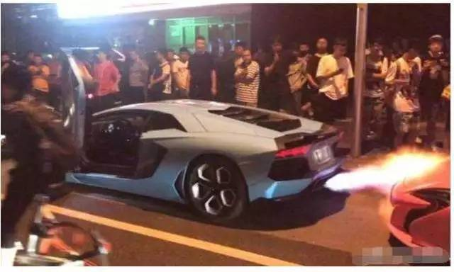 700多万元兰博基尼喷火烧坏了350多万元迈凯