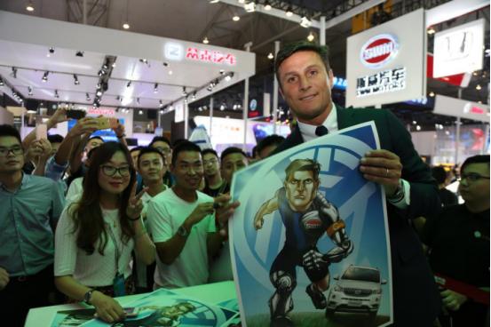 国际米兰传奇球星站台,斯威X7自动版太有面子