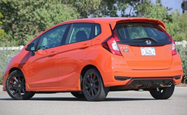 超跑GK5出新款啦 外媒试2018款本田飞度AL频