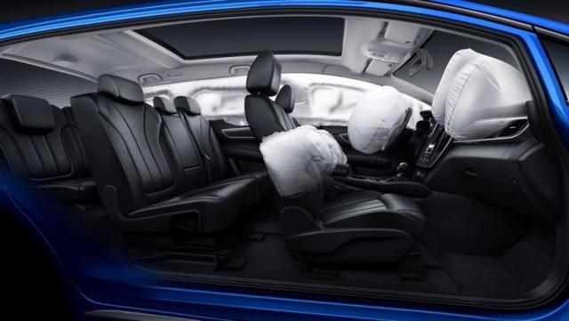 七座比亚迪宋MAX上市 售价7.99万元起_辣评车