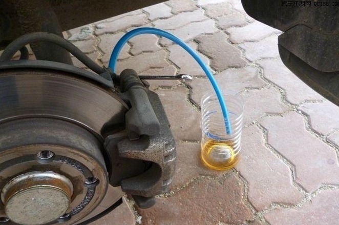 如何自己更换刹车油?枫桥在线-易起说