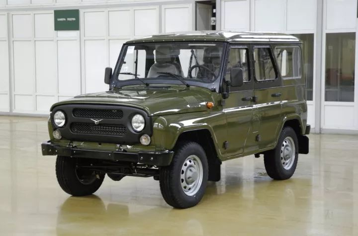 uaz-469是乌里扬诺夫斯克汽车制造厂于1966年生产制造的,面向民用市场