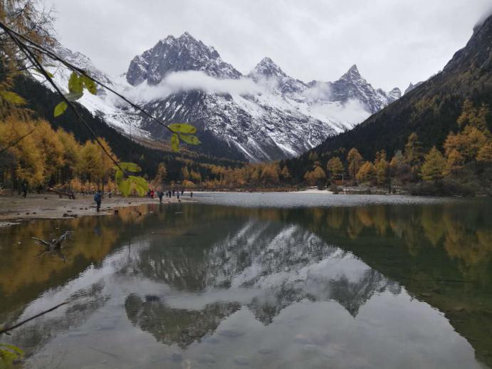 很黄很红很美!开着大迈X5川西藏区赏红叶_车