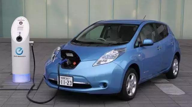 新能源车的充电口在哪个位置最合理?_EV车世
