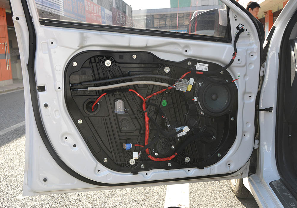 现代领动改装美国JBL汽车音响套装,音质出色_