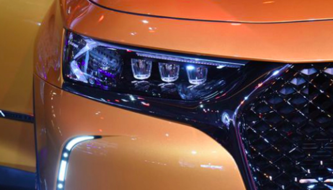 黑科技+奢侈品,实车DS 7太闪亮_街拍酷车_易