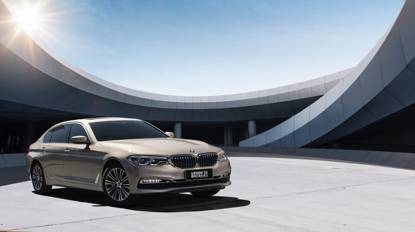 全新BMW 5系新能源汽车纯电力时速140km,_