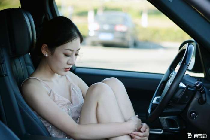 最漂亮的路虎 比保时捷更能撩妹 美女看了不想下车