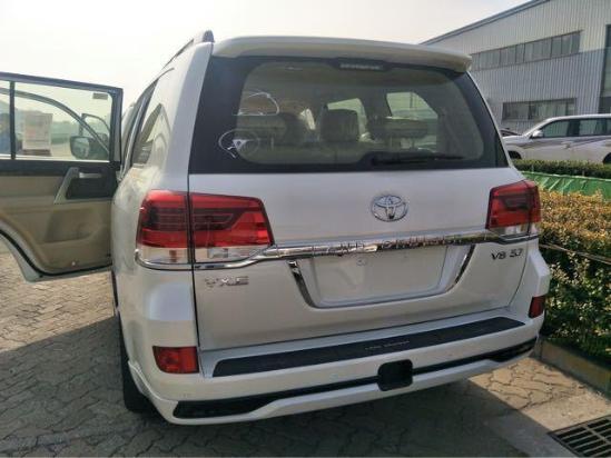 2018款进口酷路泽5700中东版现车最低价多少