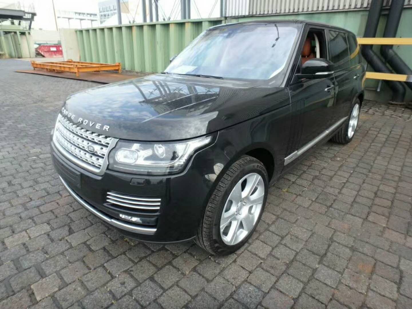 路虎揽胜创世加长油电混合动力版最高端座驾