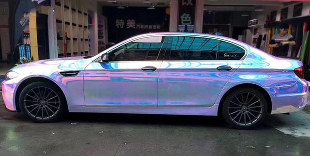 宝马5系汽车改色七彩电镀白贴膜效果图 享受被围观