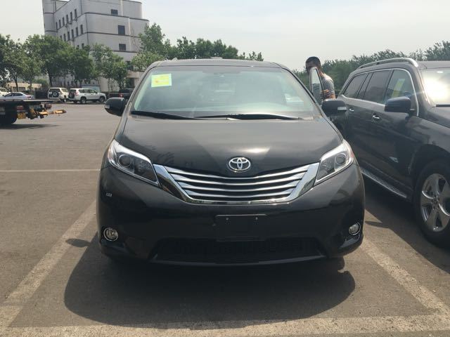 17款丰田塞纳3.5四驱LTD顶配限量版38万