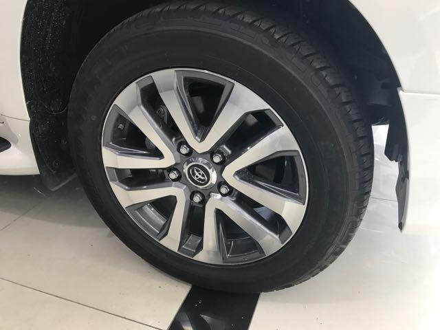 18款中东版酷路泽5700提裸车95万可分期