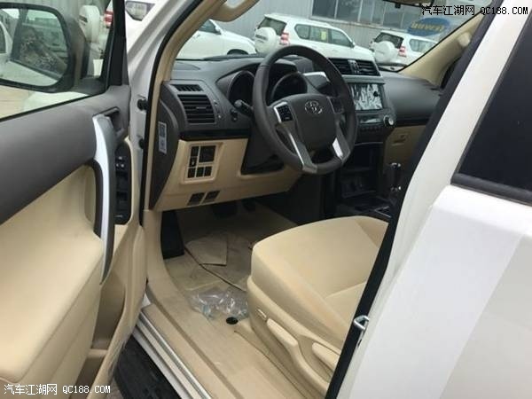 18款霸道4000 沙漠爬坡越野彰显实拍