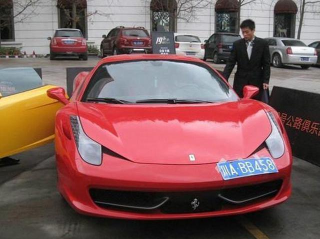 豪车要尝试一下不挂拍照被扣12分是什么滋味,尤其是那些超跑,挂个车牌