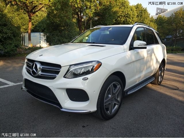 新款奔驰GLE400标配9速自动变速箱动力强劲