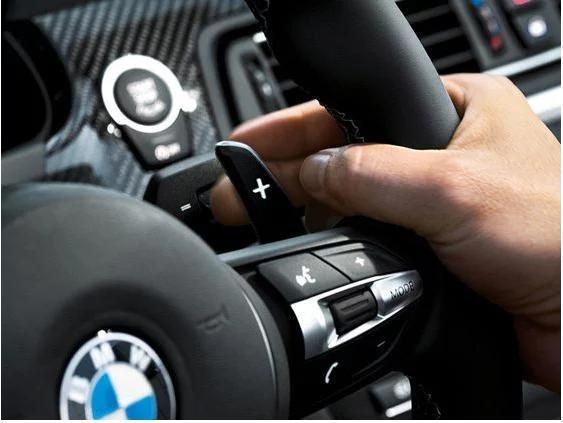 汽车上的换挡拨片怎么用?