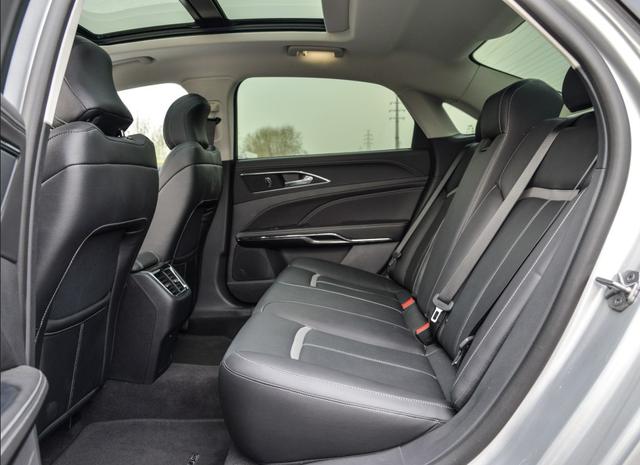 5米车长，气场不输奥迪A6，比迈腾高一个级别，仅卖19万却没人买