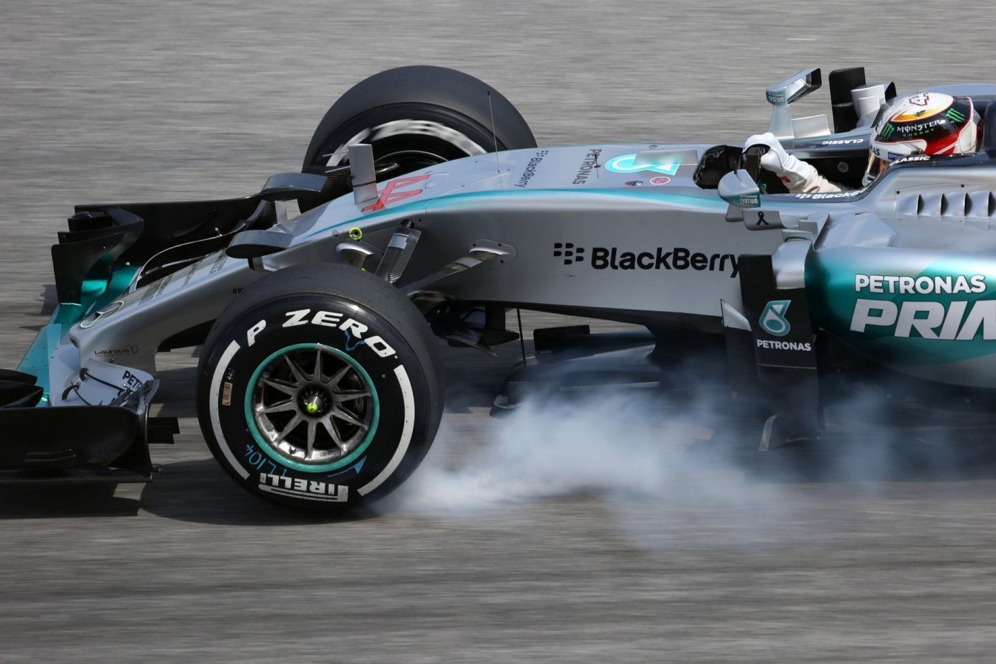 F1赛车致胜的关键 着火的刹车盘如何炼成?