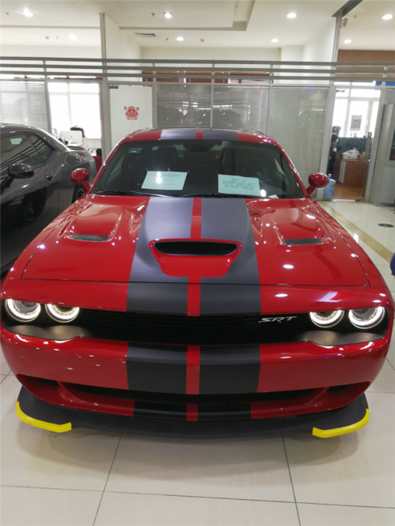 挑战者道奇地狱猫图片 w555_h739_3df1cea645aa4ec4b40d87f9518a2651.png