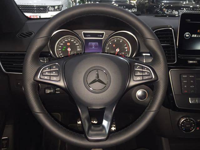 18款加版奔驰GLE400白色高配最低报价72万