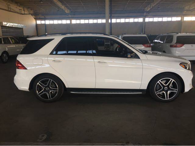 18款加版奔驰GLE400白色高配最低报价72万