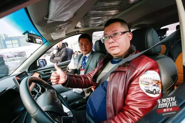 面对重庆迷一样的交通 老司机说神车才能加持