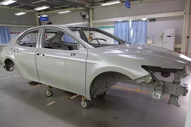 第八代凯美瑞白车身首次曝光，比上一代重50kg!