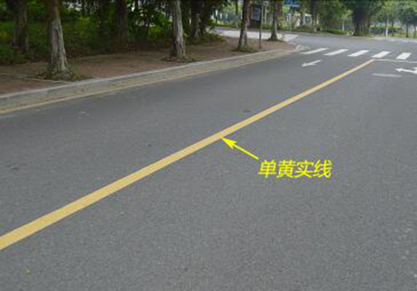 3,双黄实线