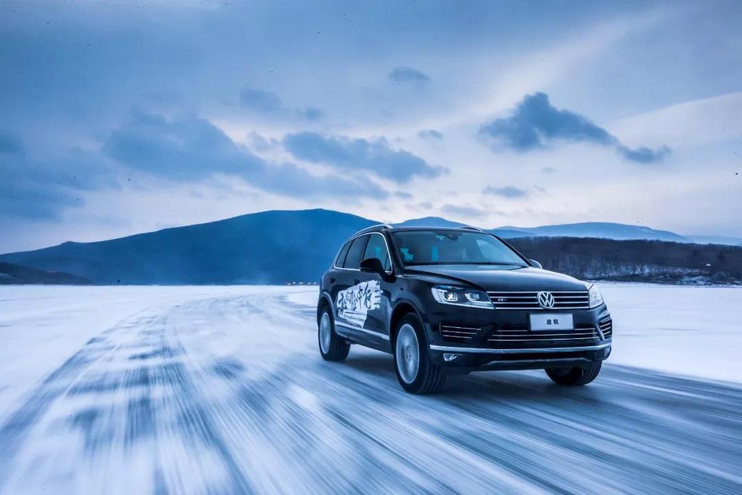 这次试驾教练居然让我开车不要看前方!