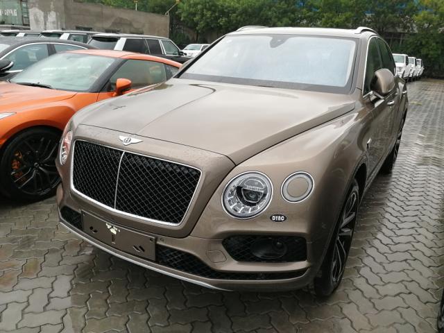 天津港18款宾利添越柴油4.0升V8车型现世 让豪车更省油！