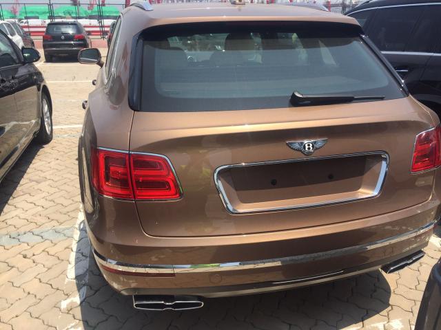 天津港18款宾利添越柴油4.0升V8车型现世 让豪车更省油！