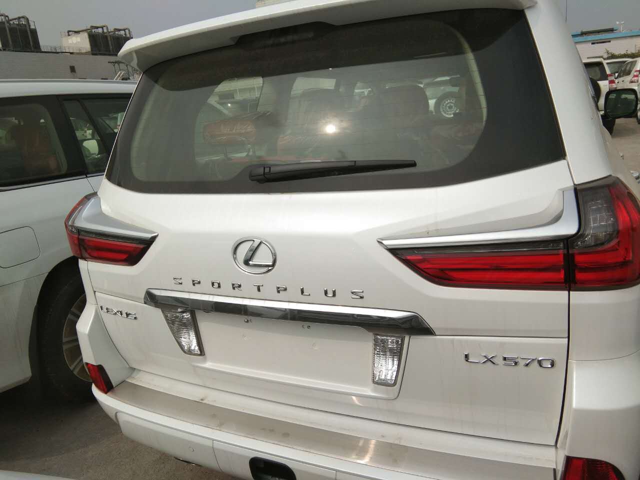 进口雷克萨斯LX570最新行情天津港大量现车150万起售