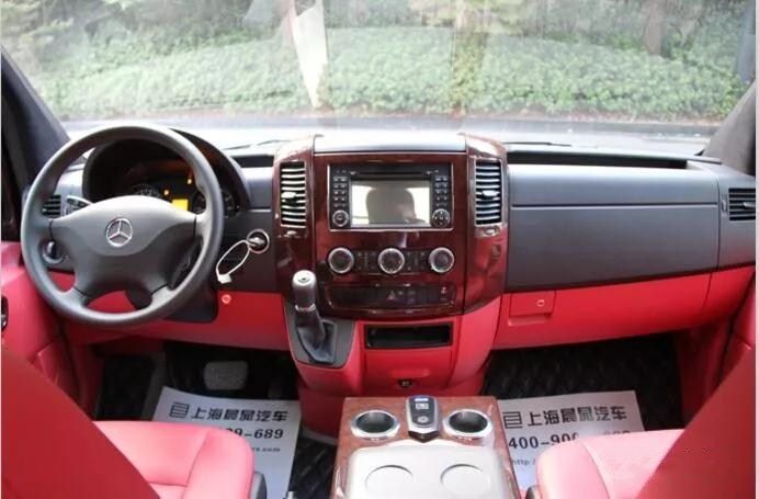 奔驰斯宾特7+2商务车非常好看,我看了也想买_