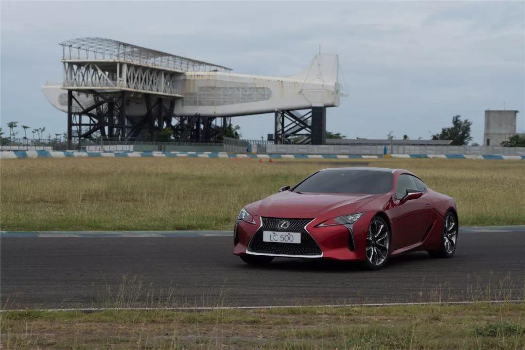 然而丰田章男并没有因此而满意——虽然lexus 拥有可靠的品质,出色的