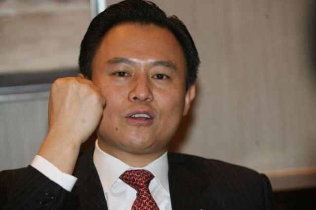 草莽英雄李书福体制精英徐留平不同的身份同样