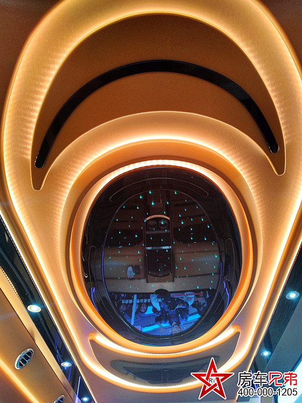 奔驰斯宾特商务房车优雅的黑色外观