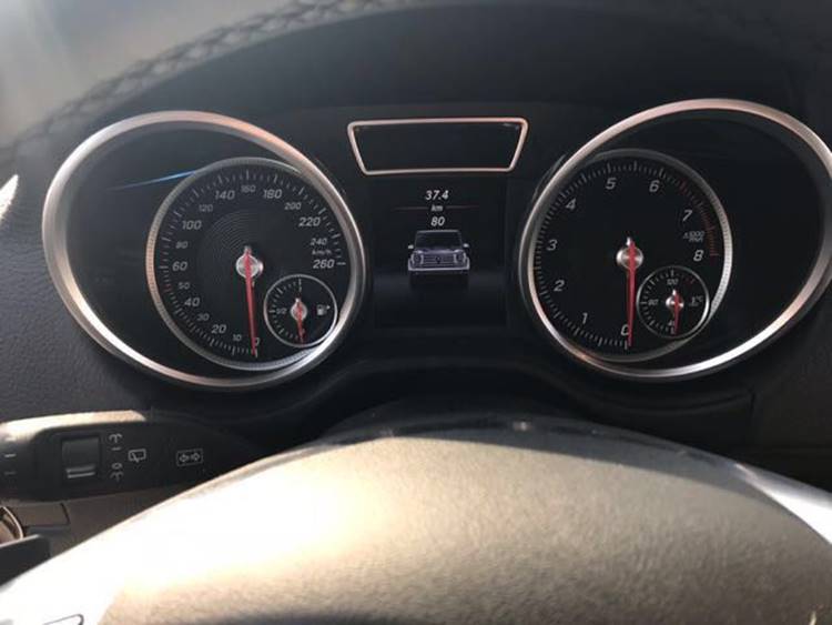 17款奔驰G500配置4.0T双涡轮增压试驾