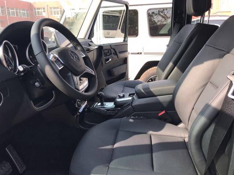 17款奔驰G500配置4.0T双涡轮增压试驾