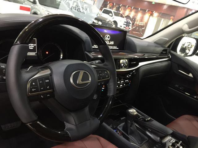 17款雷克萨斯凌志LX570平行进口加版现车天津港亮相