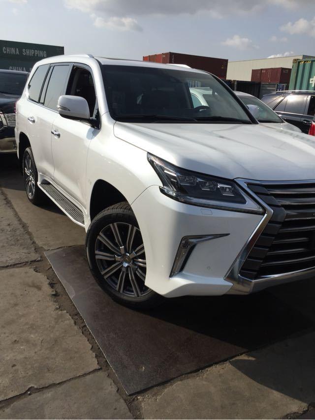 17款雷克萨斯凌志LX570平行进口加版现车天津港亮相