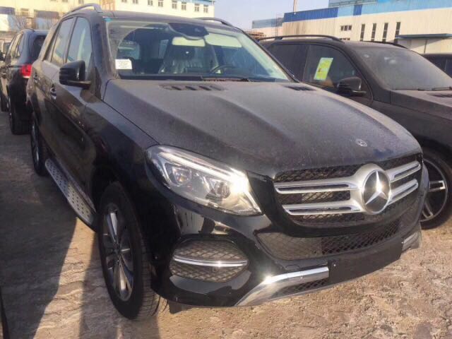 18款奔驰GLE400搭载了3.0升双涡轮增压发动机