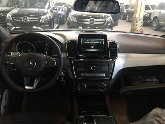 18款奔驰GLE400搭载了3.0升双涡轮增压发动机