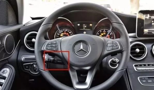 奔驰高速定速巡航失控 车主狂奔一小时_易车号