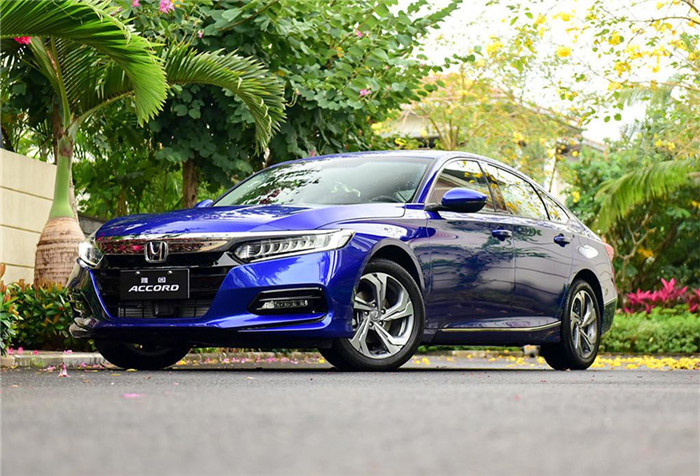 十代雅阁不上2.0T+10AT?这就差点儿意思了