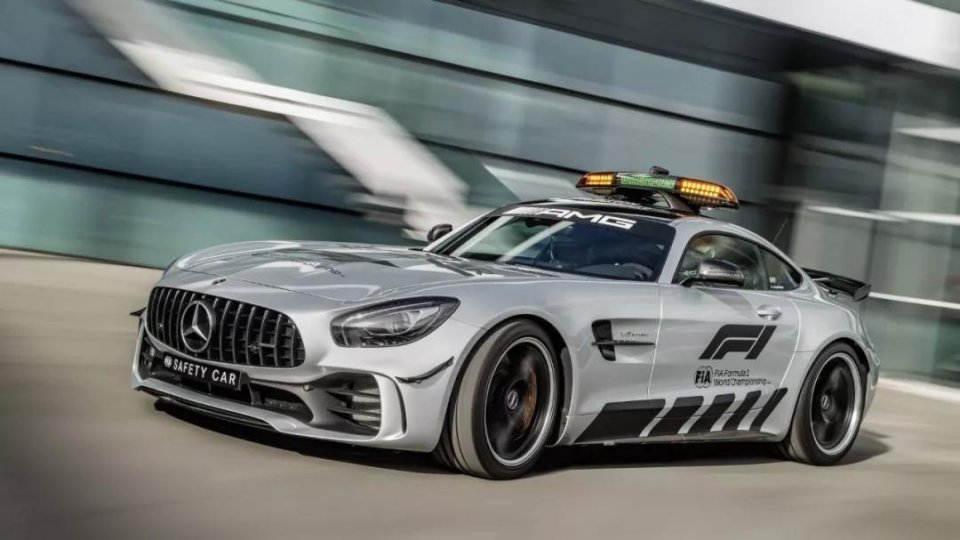 f1史上性能最强安全车出现:奔驰amg gtr!